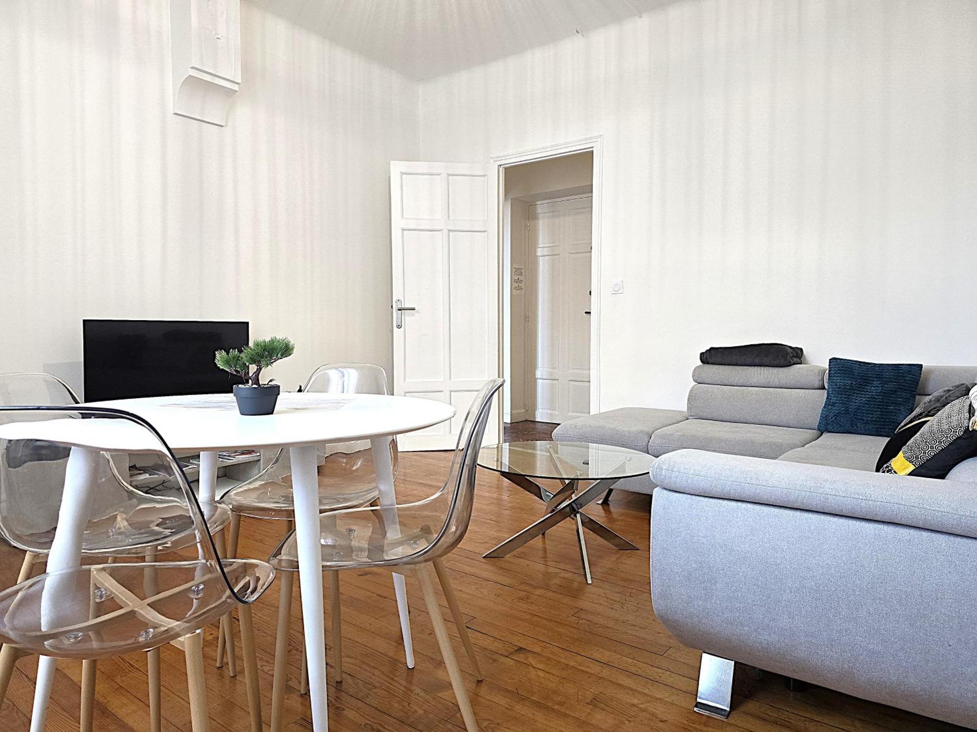 Le Bout Du Pont - 5 Min A Pied De La Gare Villebourbon Et De L'hypercentre - Vue Sur Pont Vieux - Grande Terrasse - 8 Couchages - 3 Spacieuses - 4 Lits - Places De Stationnement Gratuites Au Pied De L'immeuble Apartment