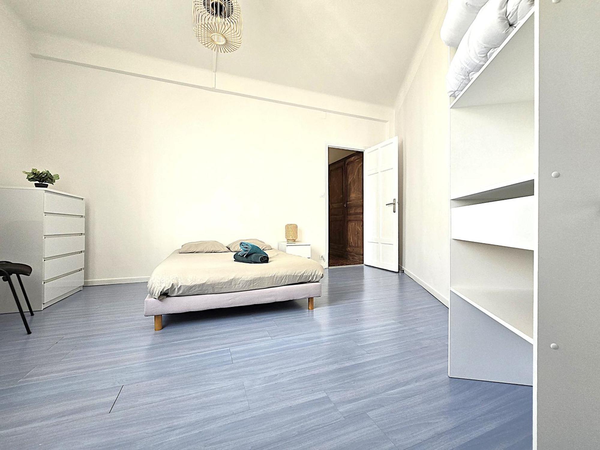 Apartment Le Bout Du Pont - 5 Min A Pied De La Gare Villebourbon Et De L'hypercentre - Vue Sur Pont Vieux - Grande Terrasse - 8 Couchages - 3 Spacieuses - 4 Lits - Places De Stationnement Gratuites Au Pied De L'immeuble *