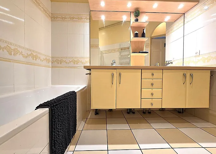 Le Bout Du Pont - 5 Min A Pied De La Gare Villebourbon Et De L\'Hypercentre - Vue Sur Pont Vieux - Grande Terrasse - 8 Couchages - 3 Chambres Spacieuses - 4 Lits - Places De Stationnement Gratuites Au Pied De L\'Immeuble