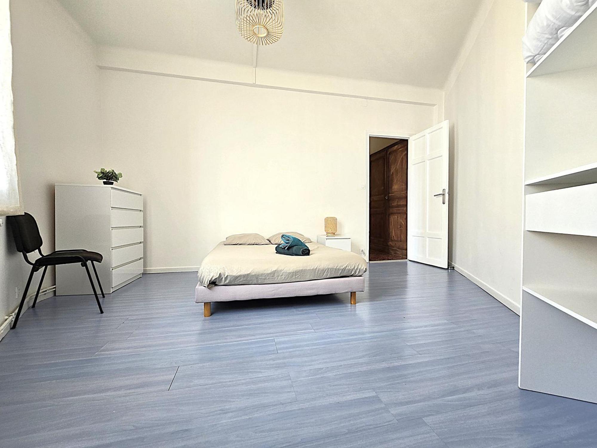 Le Bout Du Pont - 5 Min A Pied De La Gare Villebourbon Et De L'hypercentre - Vue Sur Pont Vieux - Grande Terrasse - 8 Couchages - 3 Spacieuses - 4 Lits - Places De Stationnement Gratuites Au Pied De L'immeuble *