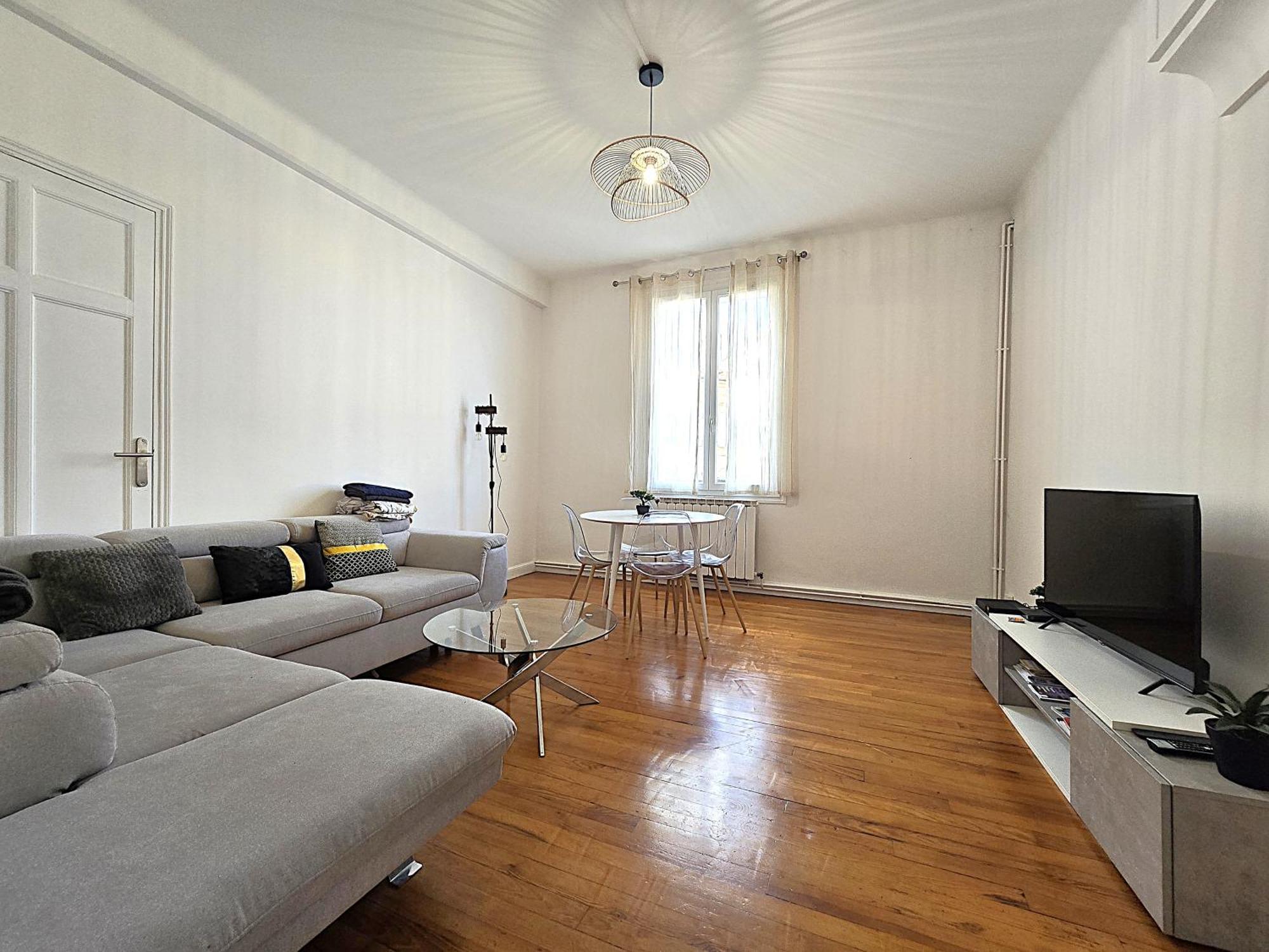 Le Bout Du Pont - 5 Min A Pied De La Gare Villebourbon Et De L'hypercentre - Vue Sur Pont Vieux - Grande Terrasse - 8 Couchages - 3 Spacieuses - 4 Lits - Places De Stationnement Gratuites Au Pied De L'immeuble Appartement Montauban